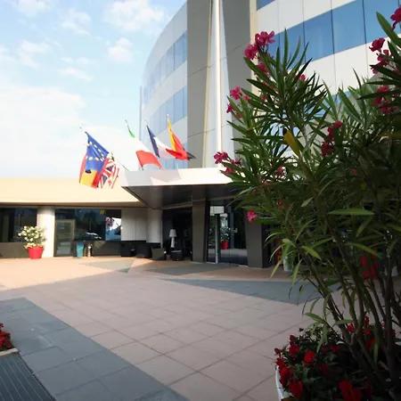 Bergamo Executive Отель